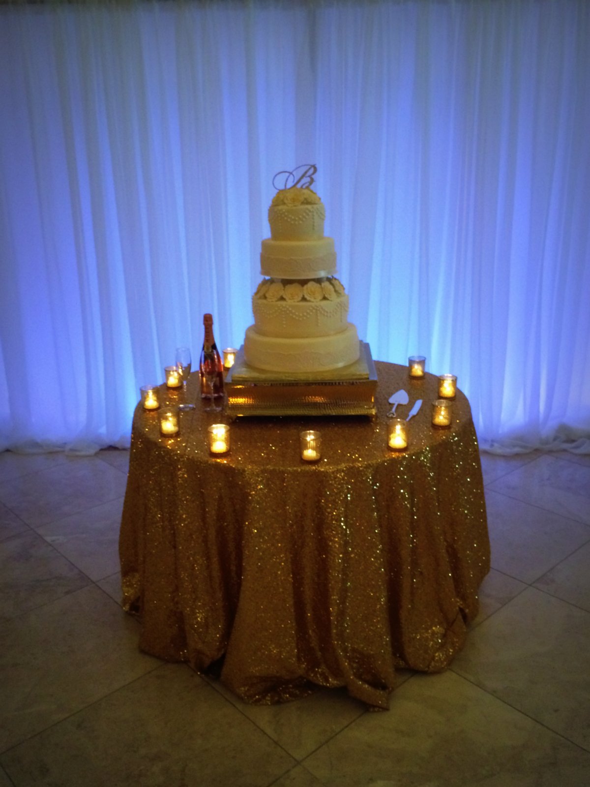 CAKE TABLE