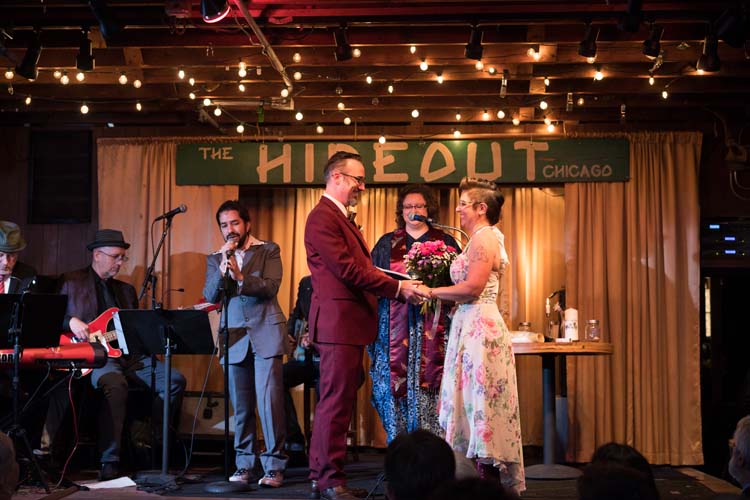 Artistic Alternative  Wedding  Reflects Chicago  Couple s 