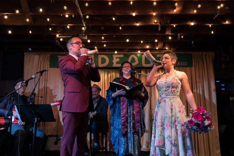 Artistic Alternative  Wedding  Reflects Chicago  Couple s 