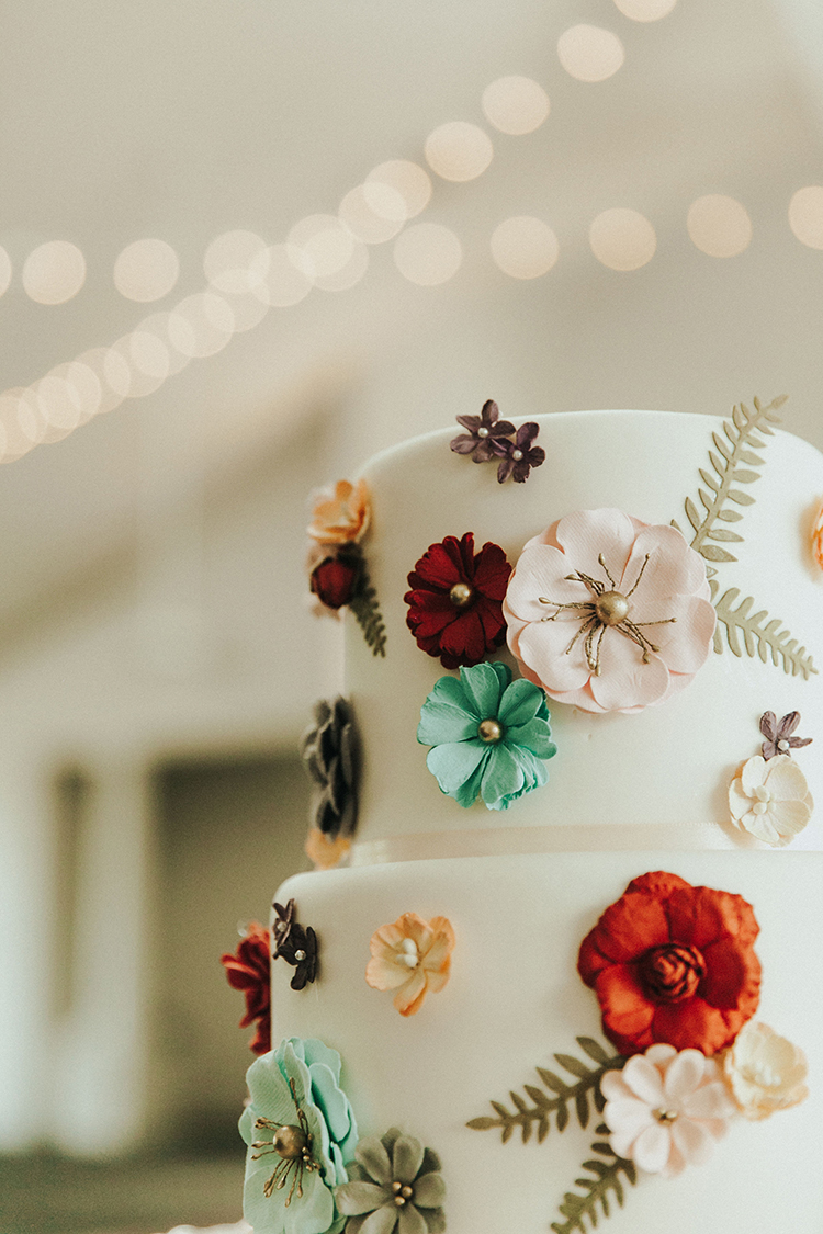 Floral Wedding Cake | photo by Deltalow | featured on I Do Y'all