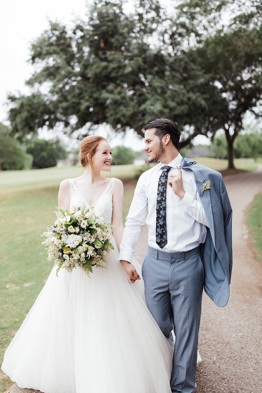 Groom in Blue Floral Tie & Linen Suit | photo by Ash Simmons Photography | featured on I Do Y'all