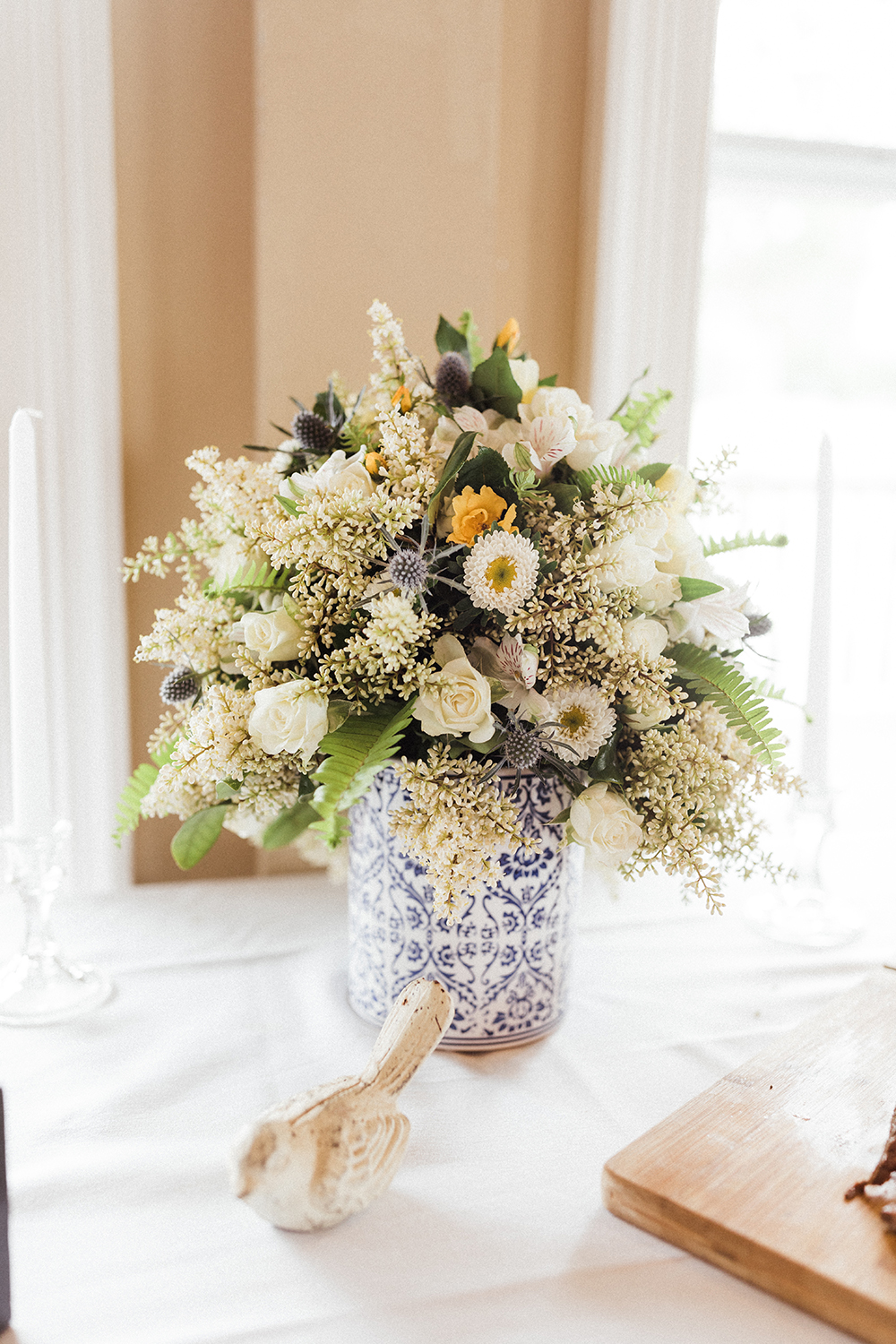 Flowers in Blue & White Vase as Wedding | photo by Ash Simmons Photography | featured on I Do Y'all