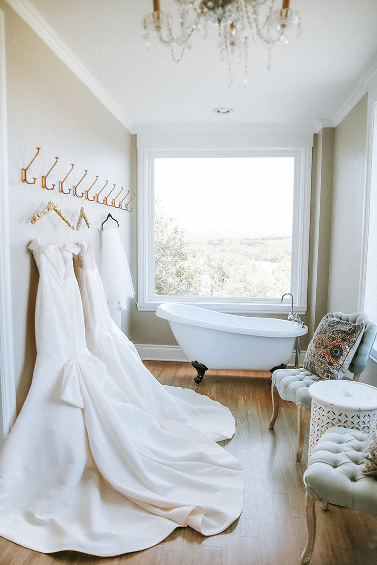 Bridal Suite at Wedding Venue Kendall Point | photo by Pendo Photography | featured on I Do Y'all 