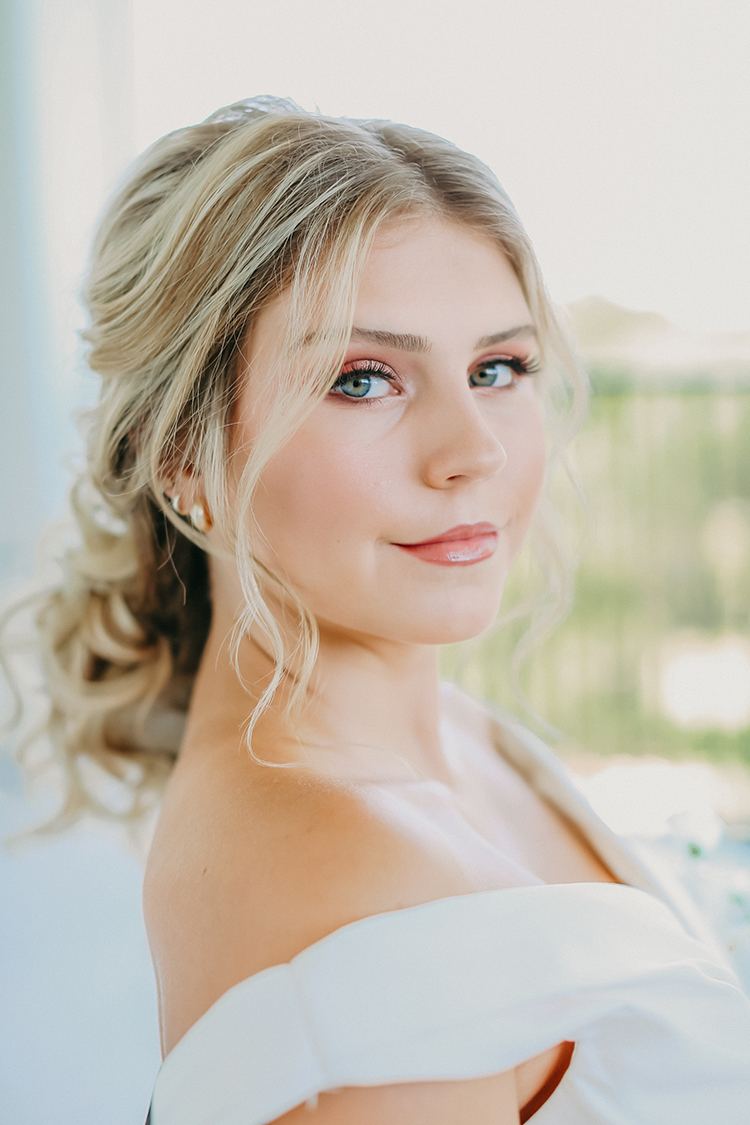 Peach Spring Wedding Makeup with Loose Curls | photo by Pendo Photography | featured on I Do Y'all 