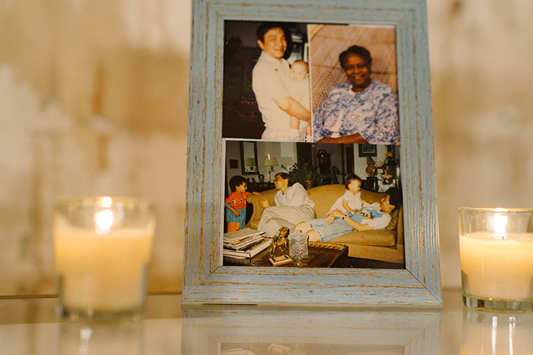 Old Family Photo Wedding Decor | photo by Staci Lewis Photography | featured on I Do Y'all