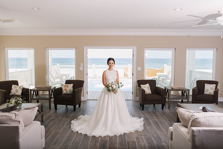 Beach house for bride's wedding | photo by Southern Wedding Pixels | featured on I Do Y'all