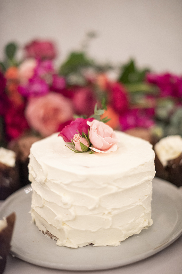 Simple Wedding Cake | photo by Jessica Merithew Photography | featured on I Do Y'all