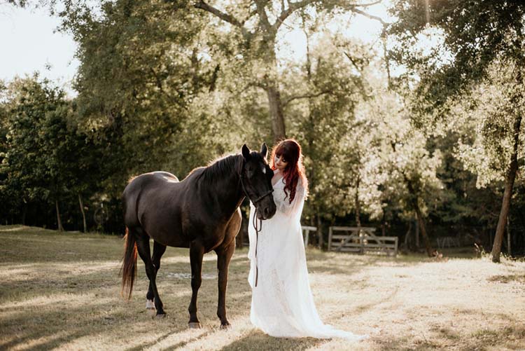 Bridal Portraits with Horse | photo by Shelbi Ann Imagery | featured on I Do Y'all