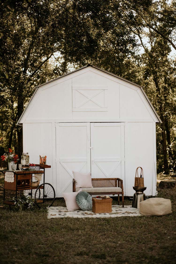 Boho Ranch Wedding Vintage Lounge Area | photo by Shelbi Ann Imagery | featured on I Do Y'all