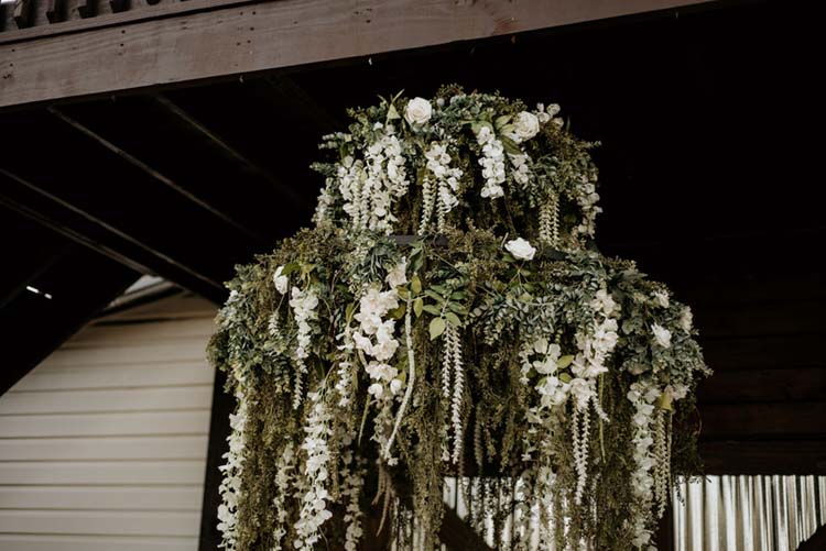 Hanging Greenery & White Floral Centerpiece | photo by Shelbi Ann Imagery | featured on I Do Y'all