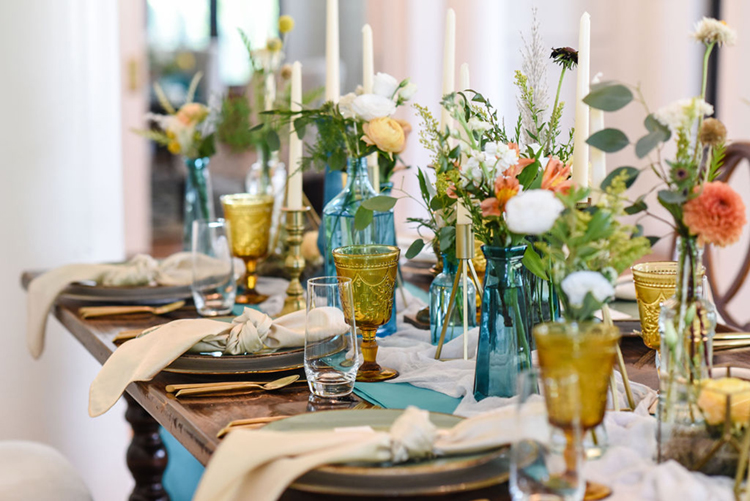 Turquoise & Gold Wedding Decor | Vintage Glasses Wedding Decor | photo by Radiant Photography by Sydney Danielle