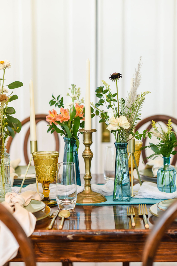 Turquoise & Gold Wedding Decor | Vintage Glasses Wedding Decor | photo by Radiant Photography by Sydney Danielle