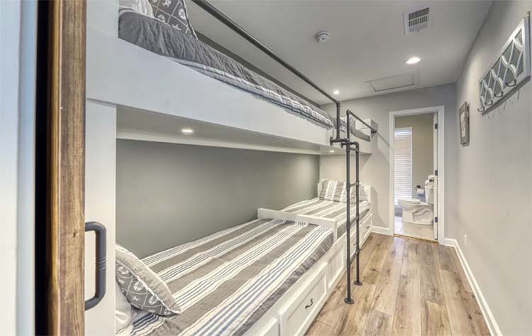 Hallway Bunk Beds at Beach House for Wedding Weekend with Vacasa | featured on I Do Y'all