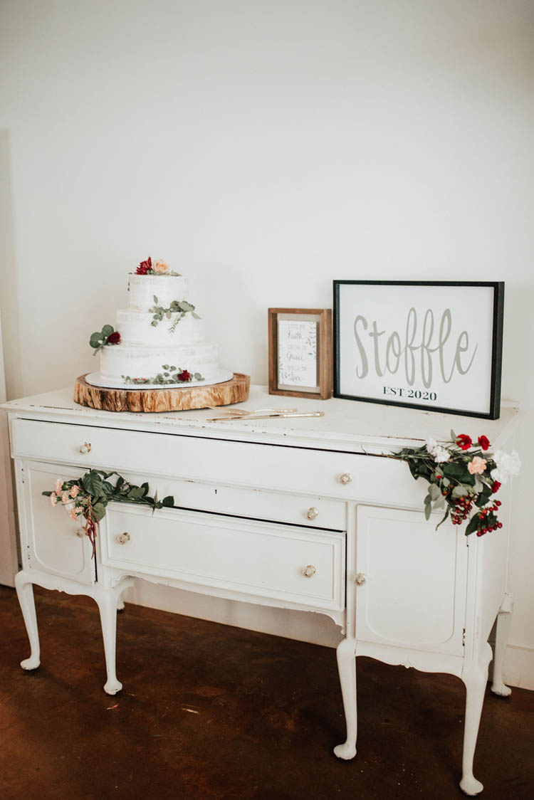 Rustic Vintage Wedding Cake Display | photo by Jessica Lee Photographic Art