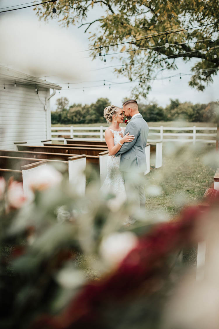 First Look at Gorgeous Burgundy & Pink Fall Wedding | photo by Jessica Lee Photographic Art