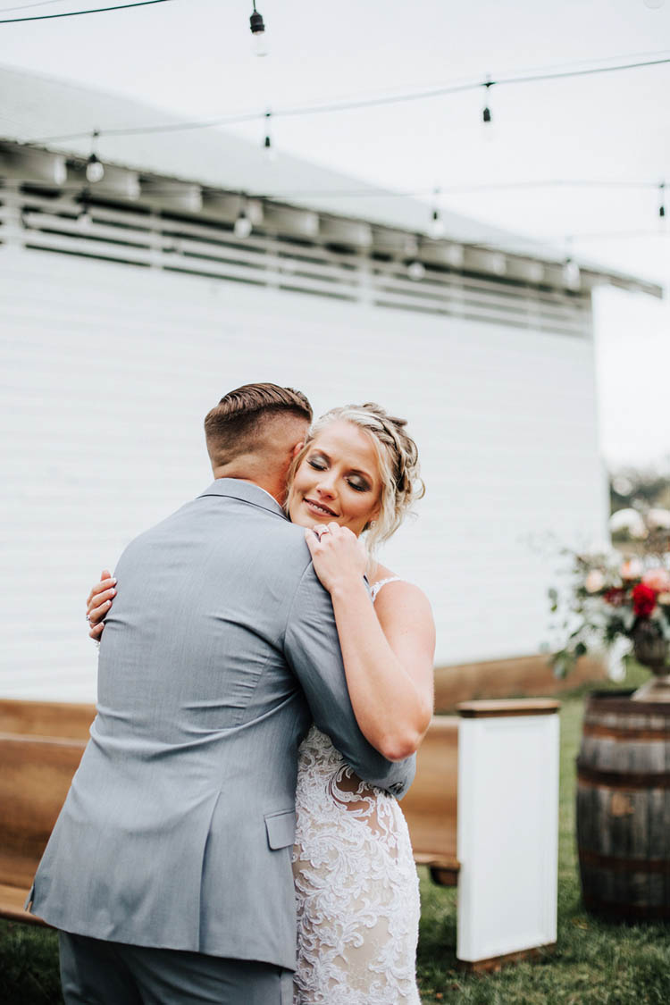 First Look at Gorgeous Burgundy & Pink Fall Wedding | photo by Jessica Lee Photographic Art