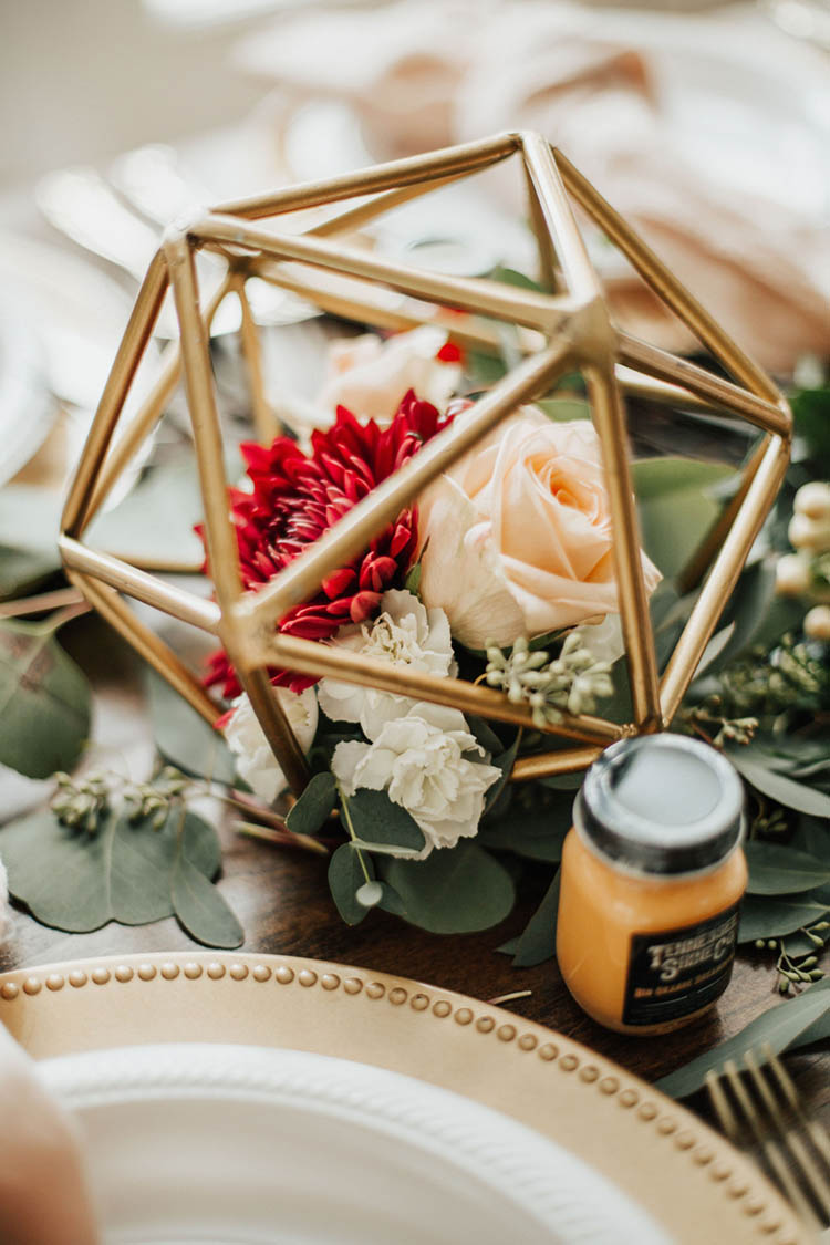 Geometric Gold Wedding Decor | photo by Jessica Lee Photographic Art